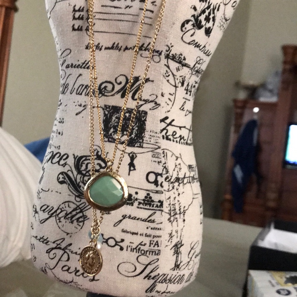Necklace Double chain style with jade piece & coin